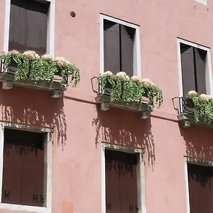 casa-delle-ortensie.hotelinveneto.com/